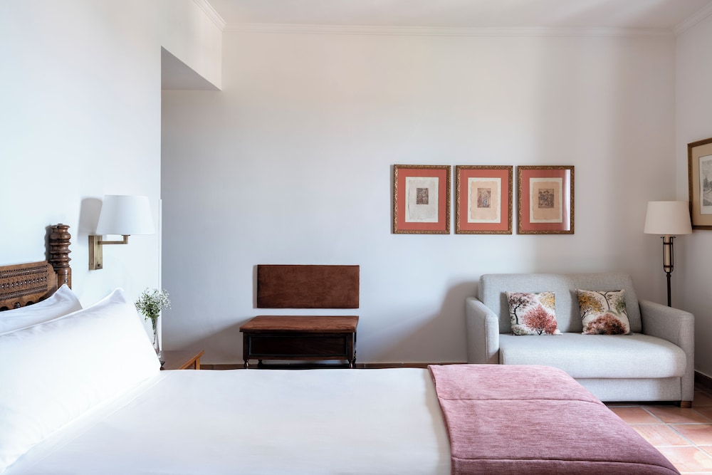 Standard Twin Room (2 adults + 1 child)