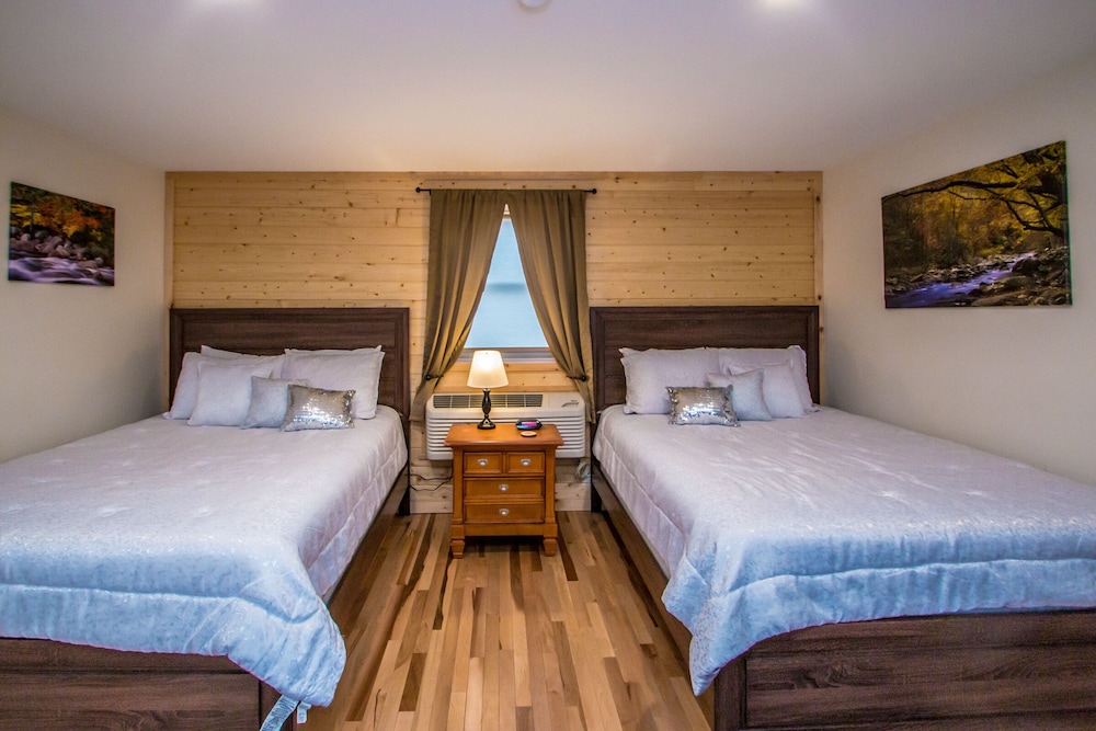 Cherry Suite #7: Cozy Mountain Resort Suite photo 3