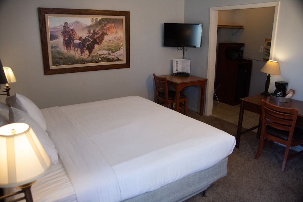 Standard King Room photo 1