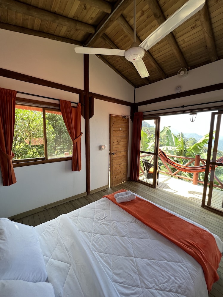 Deluxe Cabin, 1 Queen Bed, Balcony, Mountain View photo 1