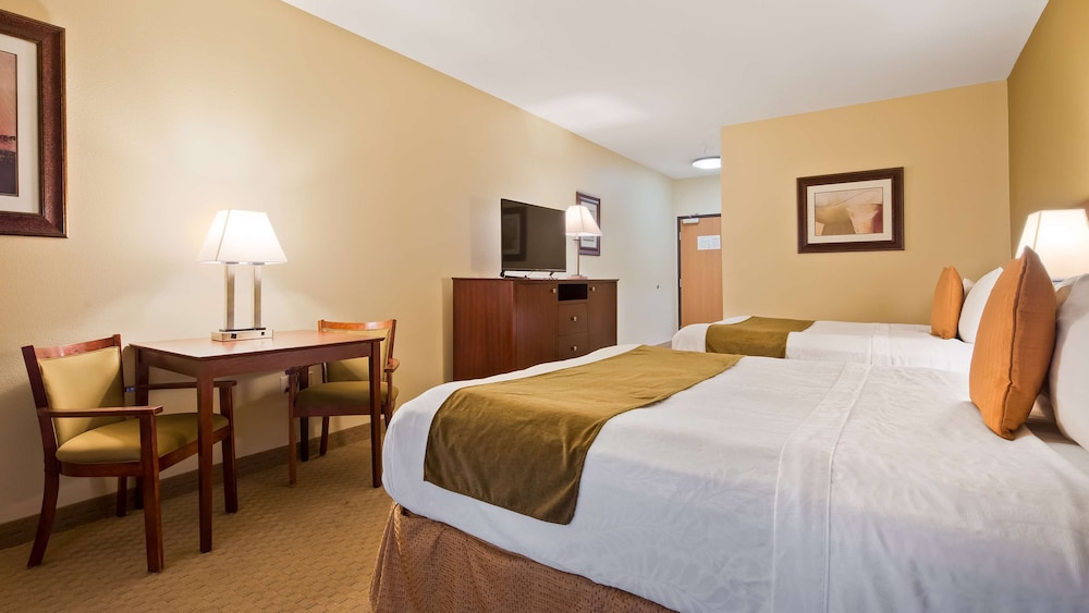 Standard Room, 2 Queen Beds, Refrigerator & Microwave (Pet Friendly)