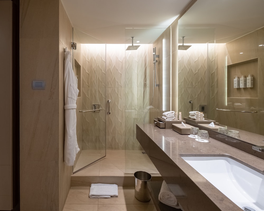 Executive Room, 2 Queen Beds - Photo 5
