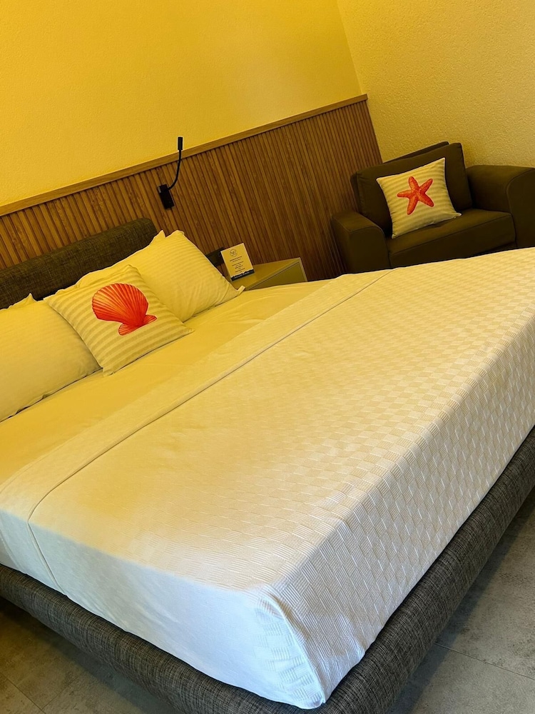 Deluxe Room - Photo 26