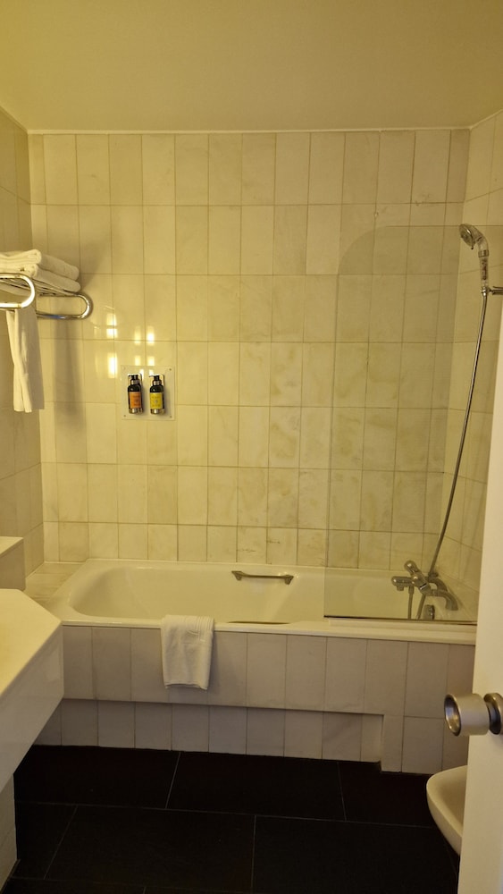 Deluxe Room - Photo 7