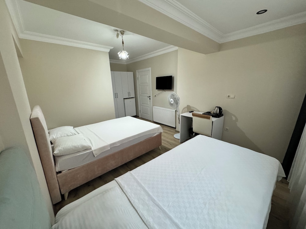 Family Double or Twin Room, Private Bathroom photo 3