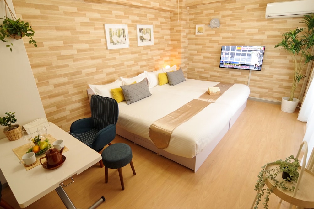 Room (401)