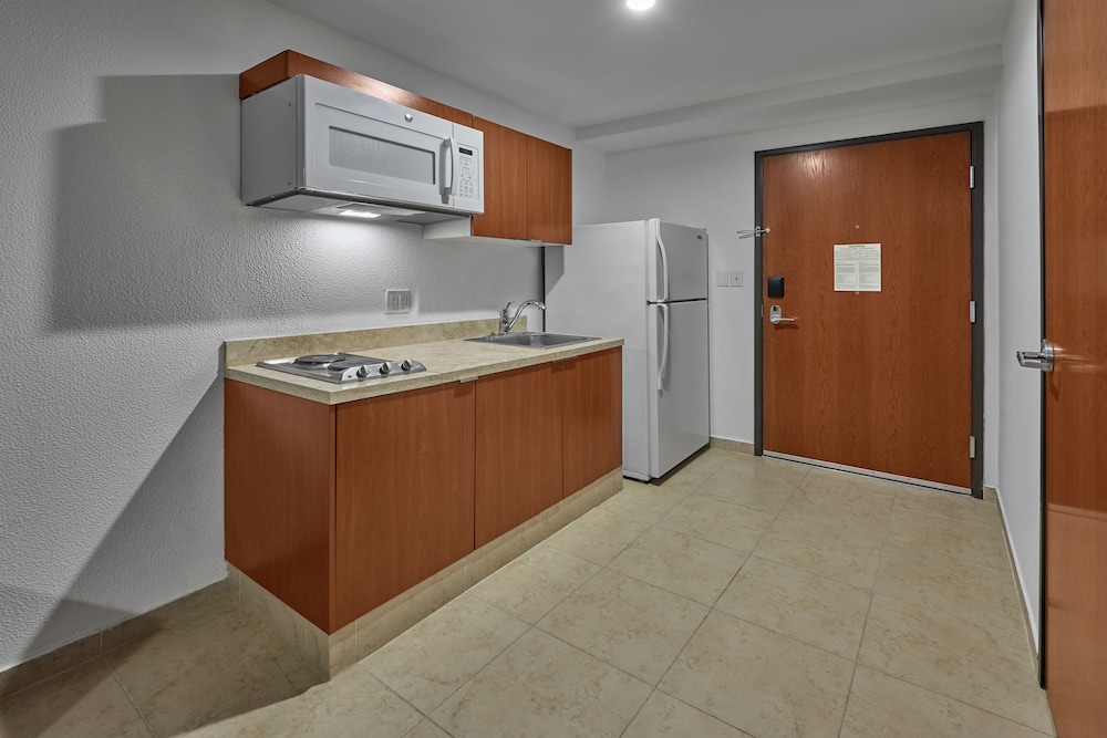 Suite, 2 Queen Beds - Photo 6