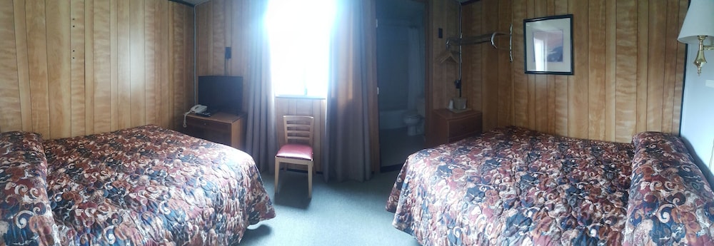 Standard Double Room, 2 Double Beds, Non Smoking, Private Bathroom photo 2