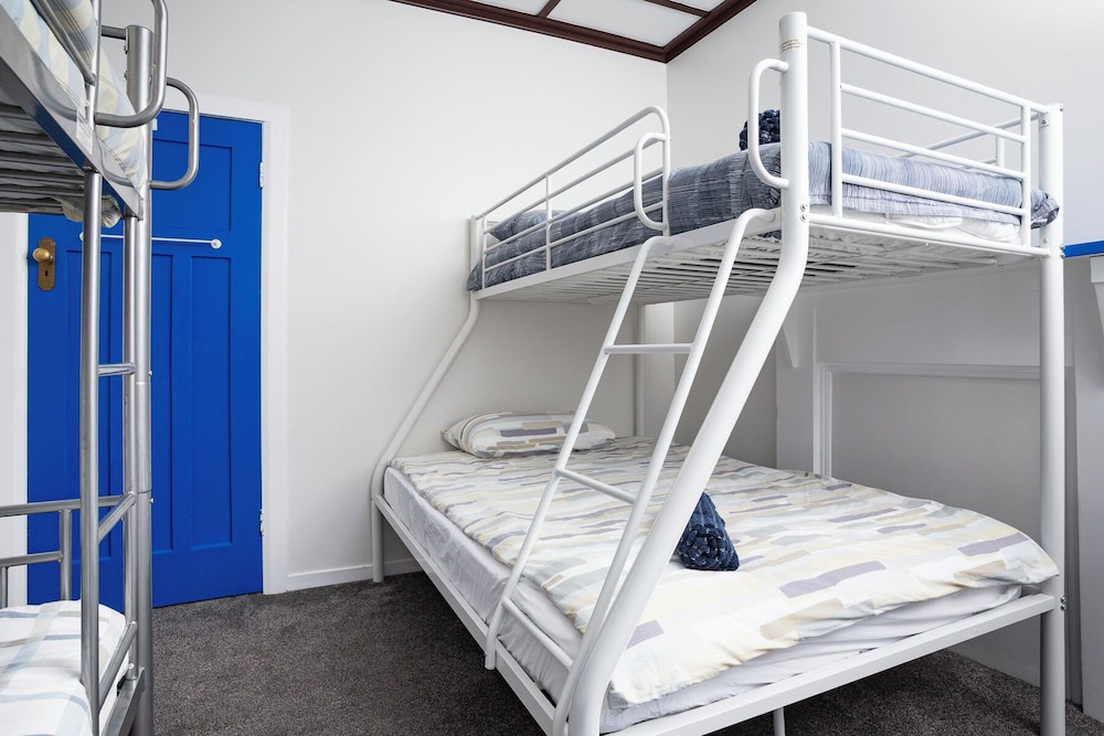 4 Bed Shared Dormitory (Shared Bathroom) photo 2