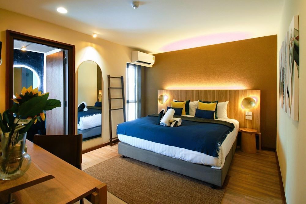 Grand Deluxe with Bathtub
