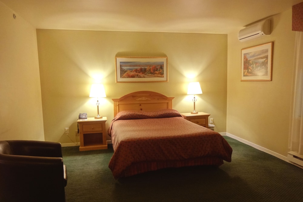 Economy Room, 1 Queen Bed, Carpeted Floor photo 1