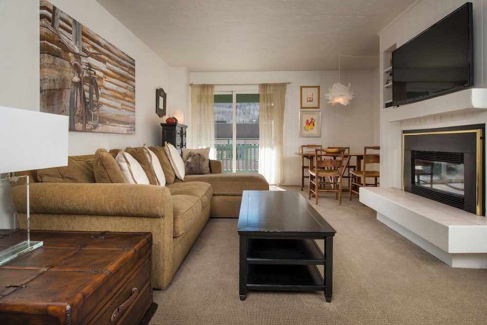 Condo, 2 Bedrooms, Kitchen, Mountain View