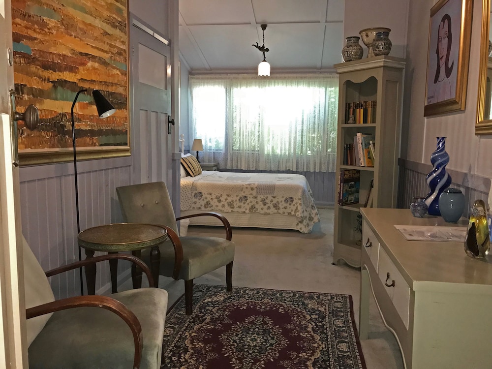 Standard Room, Non Smoking (4 - Queen Suite) photo 1
