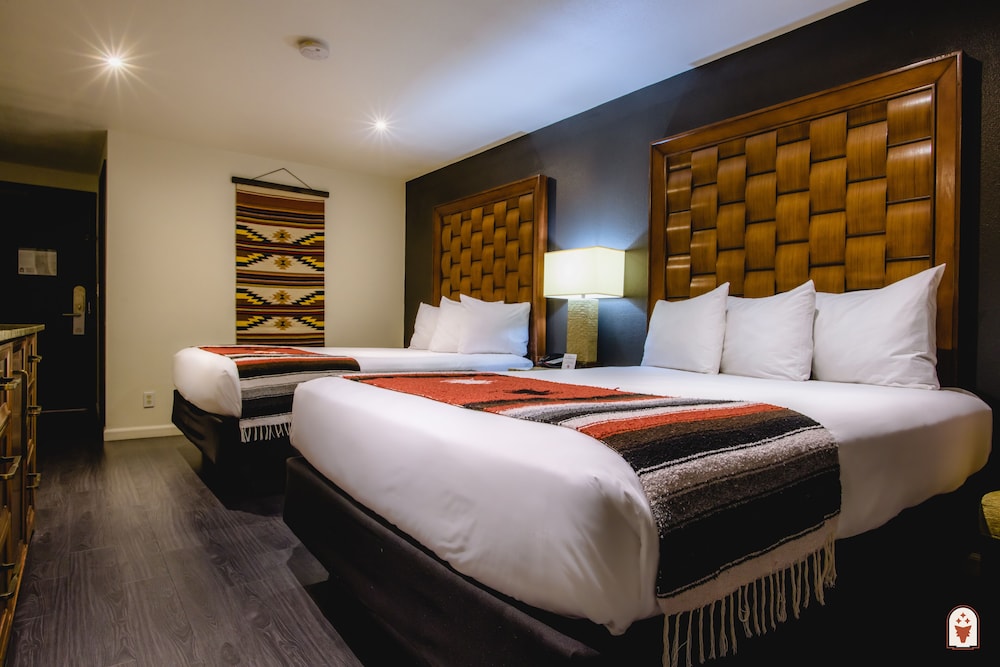Standard Room, 2 Queen Beds (Double Queen Room) - Photo 1