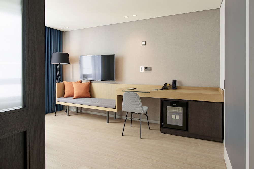 Room, Accessible photo 3
