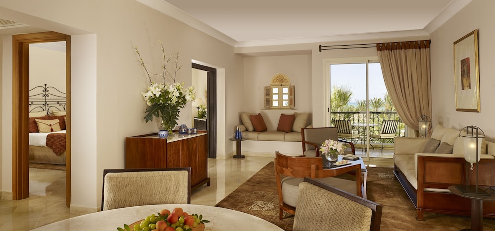 Suite, Pool View - Photo 1