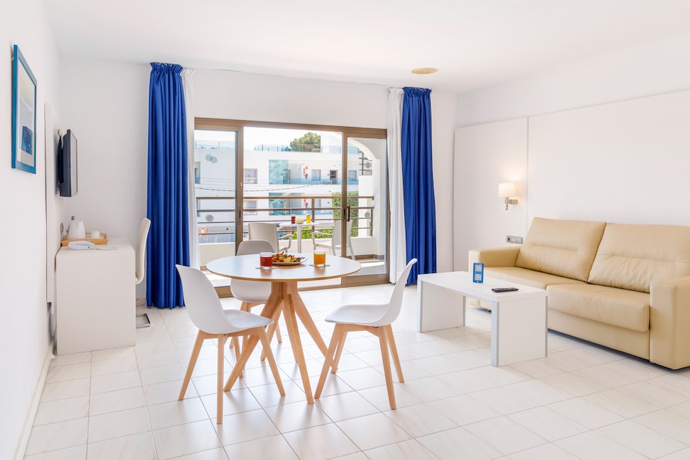 Suite, Balcony, Pool View (3 adults)