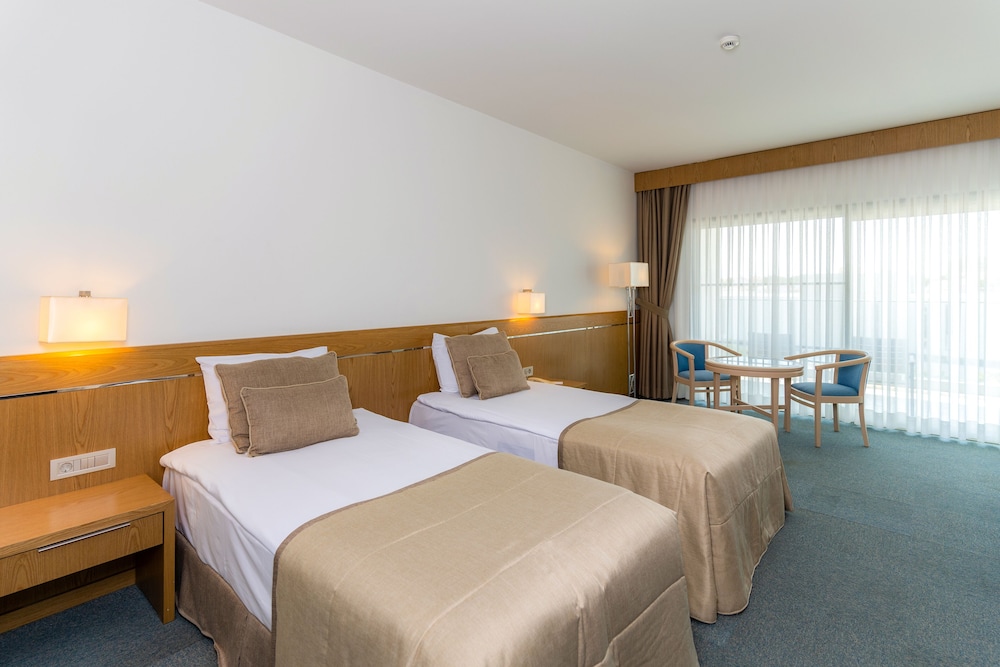 Standard Double or Twin Room, Balcony, Garden View - Photo 7