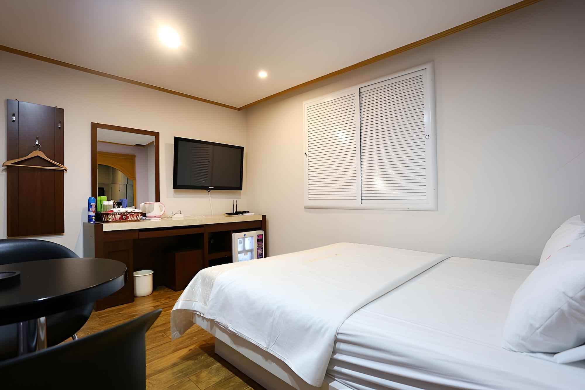 Room (Standard Room A) - Photo 1