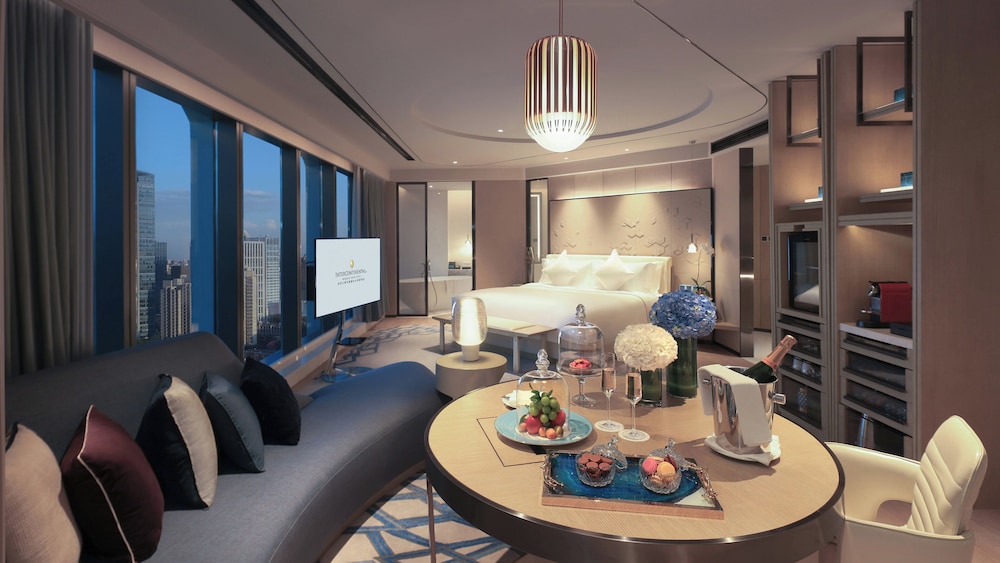 Junior Suite, 1 King Bed, City View