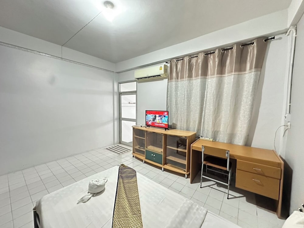 House - Photo 6