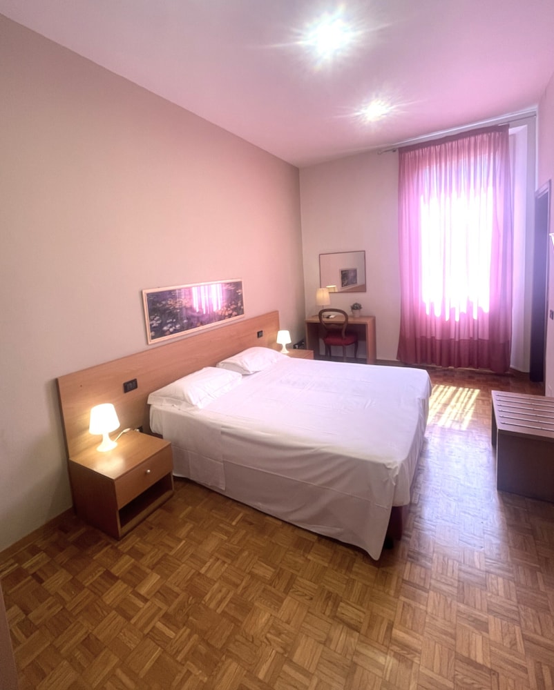 Economy Double Room photo 2
