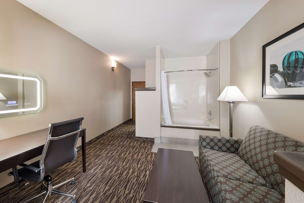 Suite, 1 King Bed, Non Smoking, Jetted Tub (with Sofabed) - Photo 2