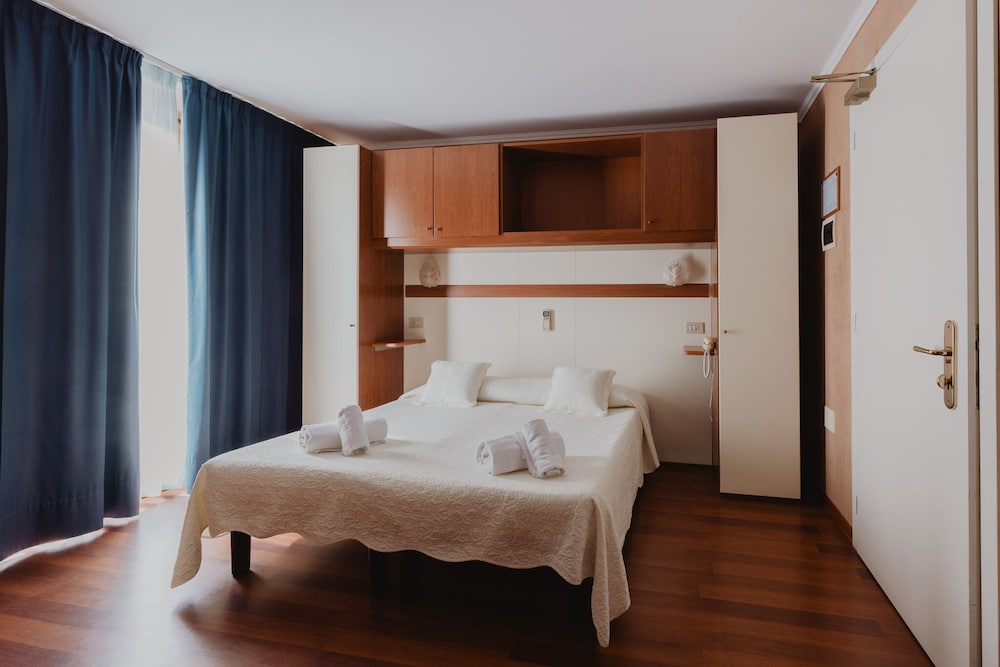 Triple Room - Photo 6