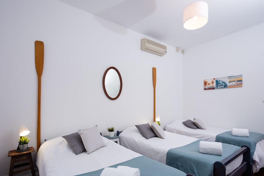 Standard Room, 3 Twin Beds - Photo 2