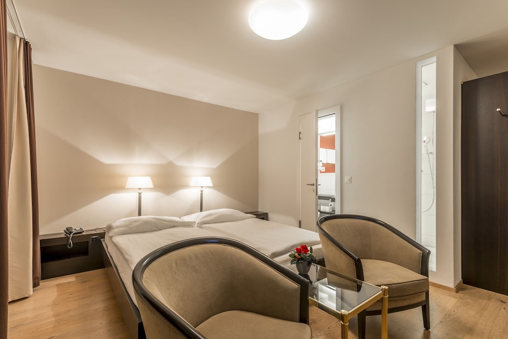 Standard Double Room, 1 Queen Bed photo 3
