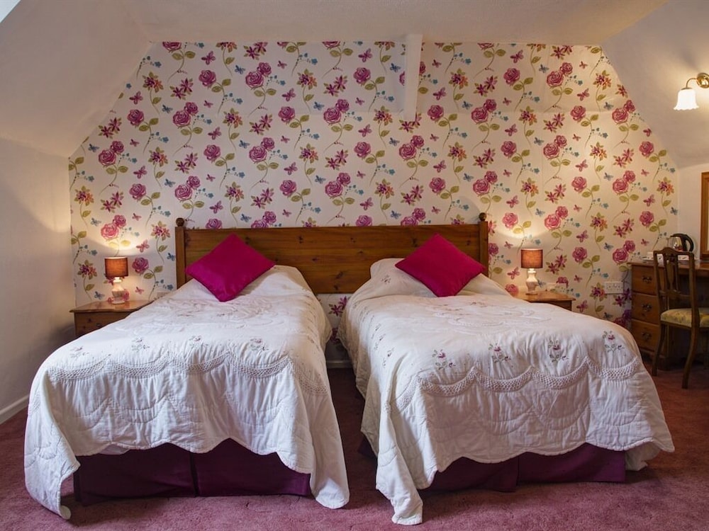 Standard Twin Room, Ensuite photo 2