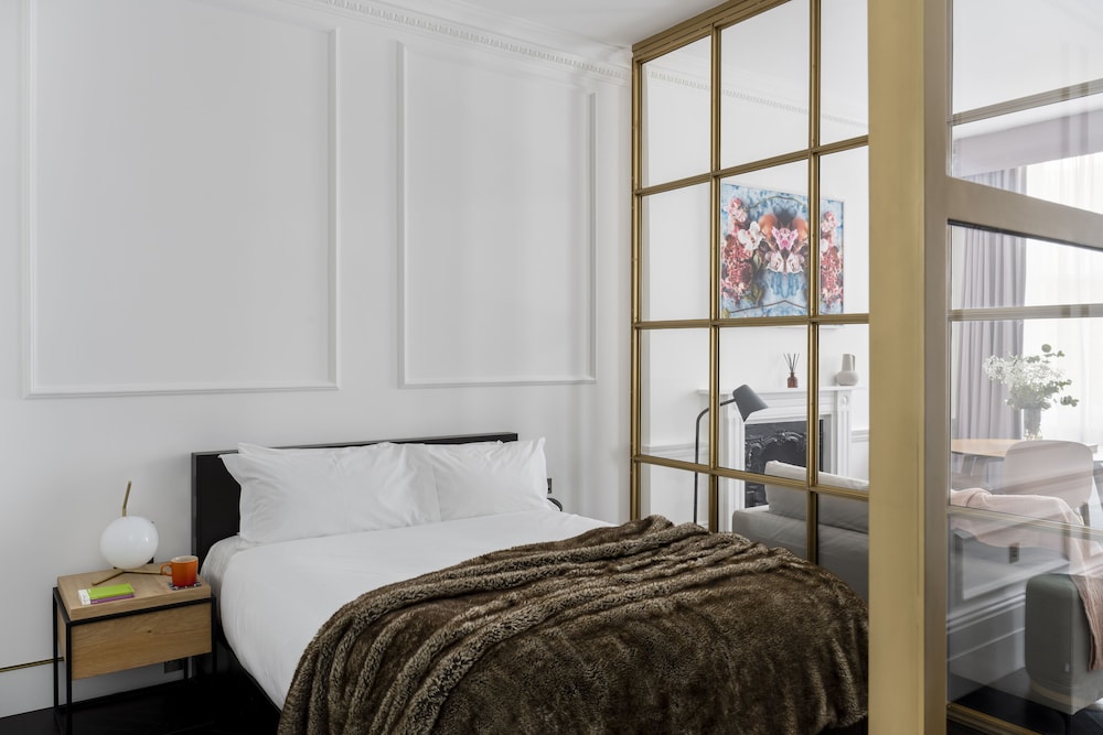 Large Studio Apartment photo 2