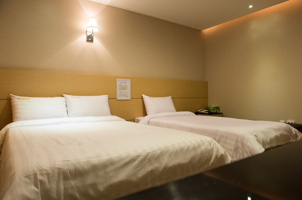 Standard Twin Room photo 3