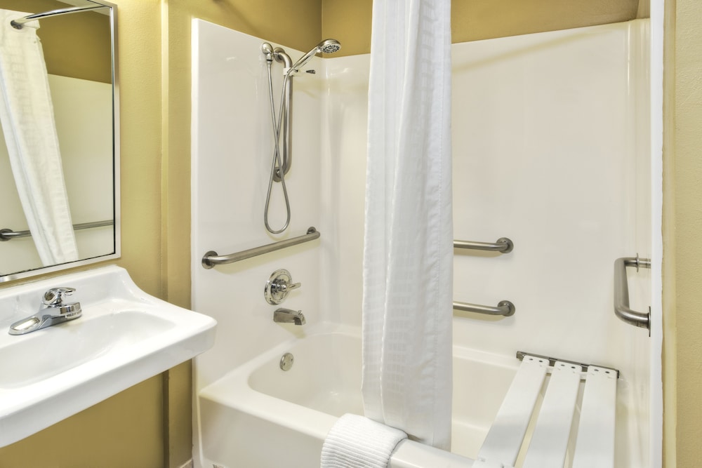 Studio Suite, 1 Queen Bed, Accessible (Mobility, Accessible Tub) - Photo 5