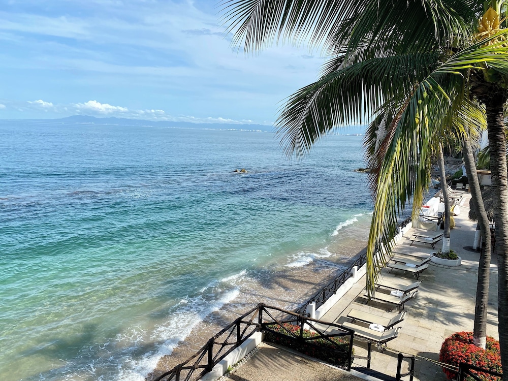 Family Suite with 2 bedrooms and Large Terrace Oceanfront - Photo 10