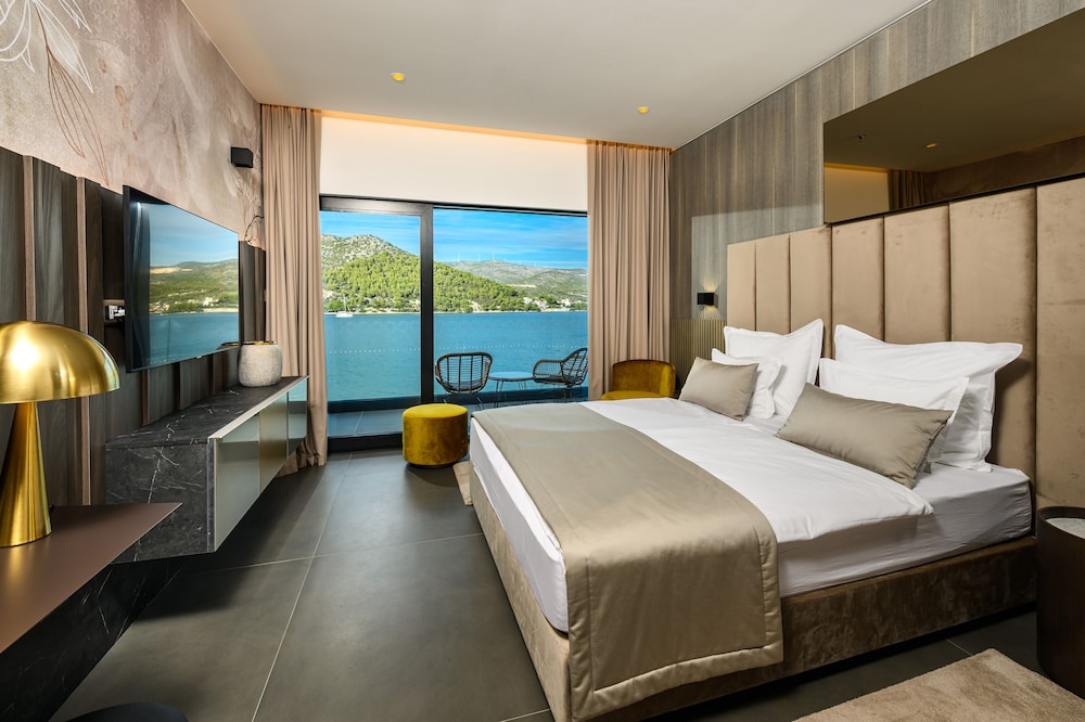 Superior Room, Balcony, Sea View - Photo 1