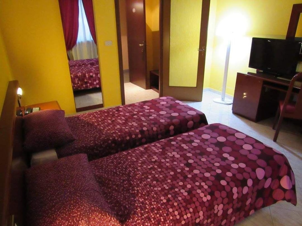 Basic Twin Room photo 1