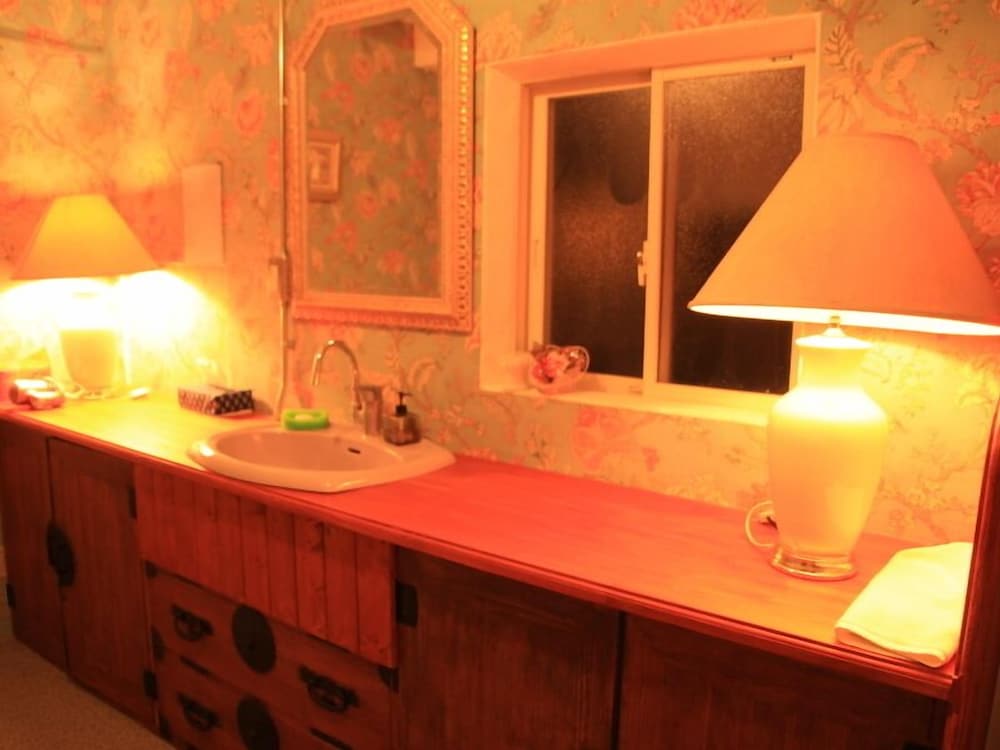 305 Semi Double Room with Bath photo 3