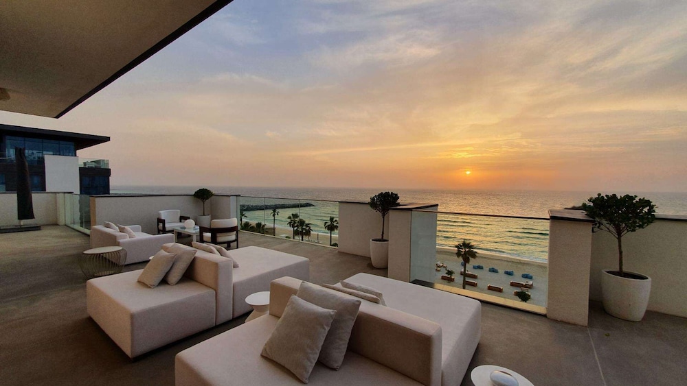 Ultra Suite Sea View with Large Terrace