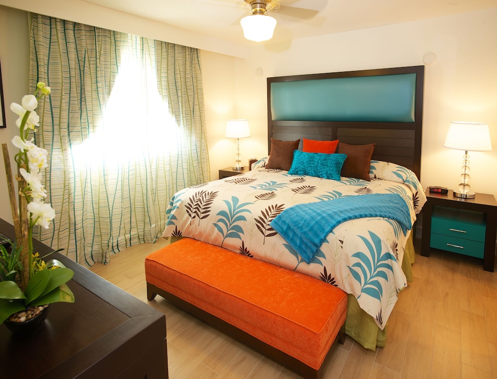 Suite, 2 Bedrooms, Pool View, Poolside photo 1
