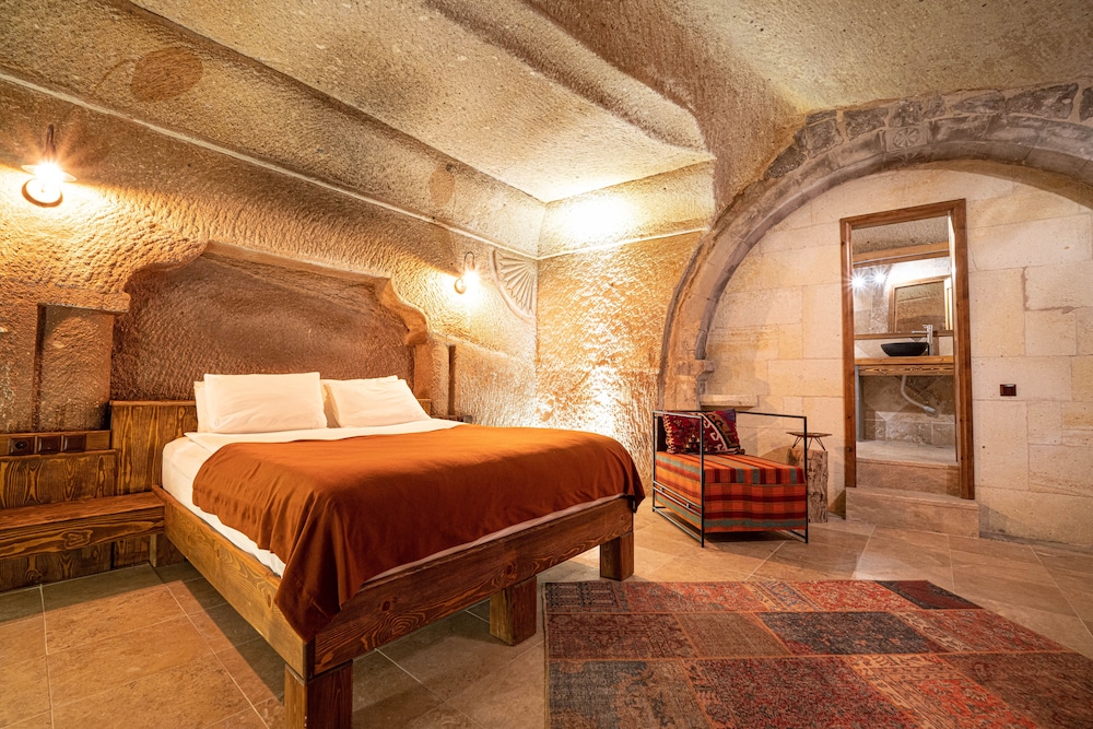 Traditional Suite, Jetted Tub - Photo 2