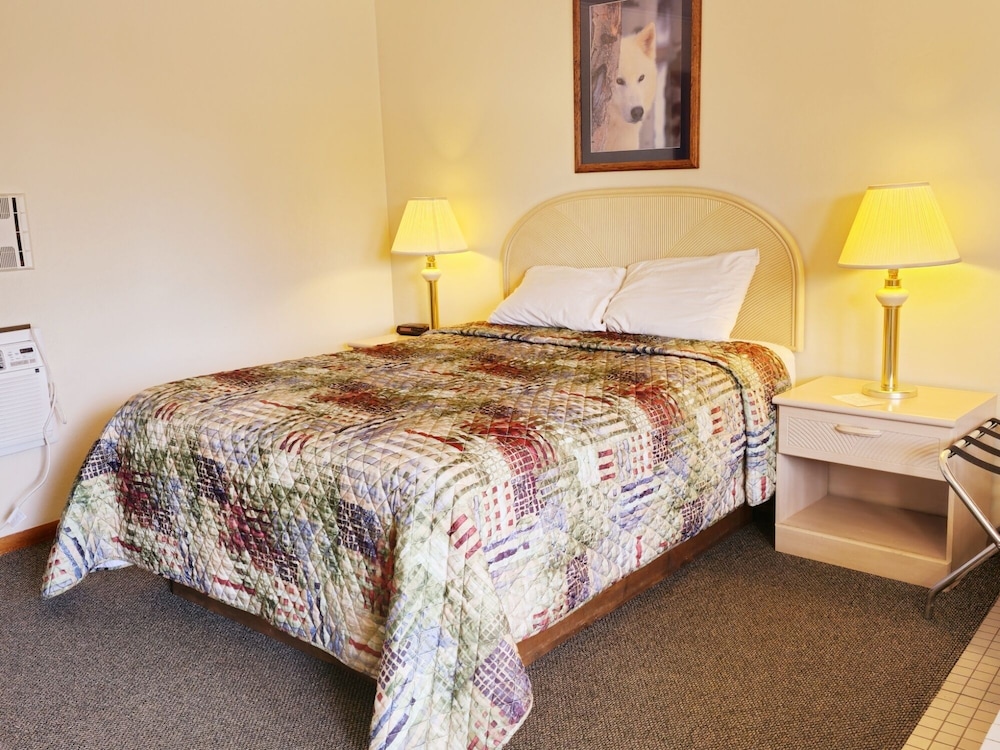 Classic Room, 1 Queen Bed, Ground Floor (Pet Friendly) photo 2