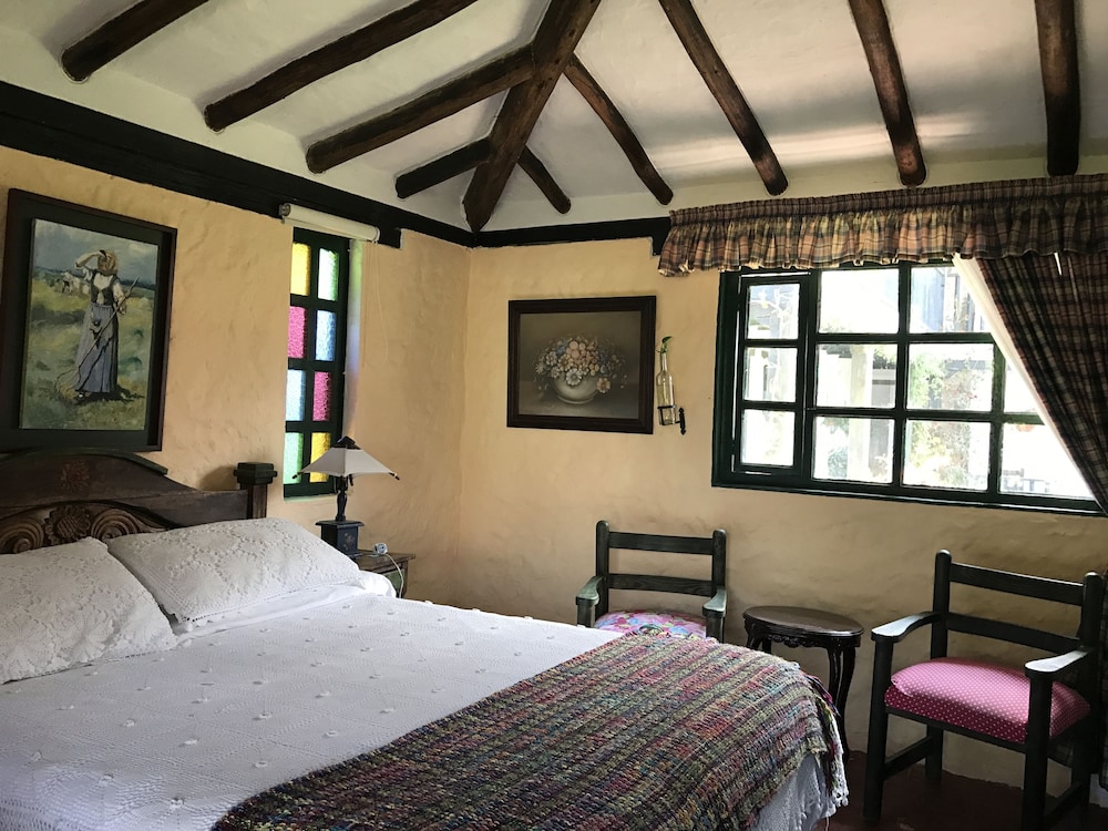 Standard Room, 1 Queen Bed photo 2