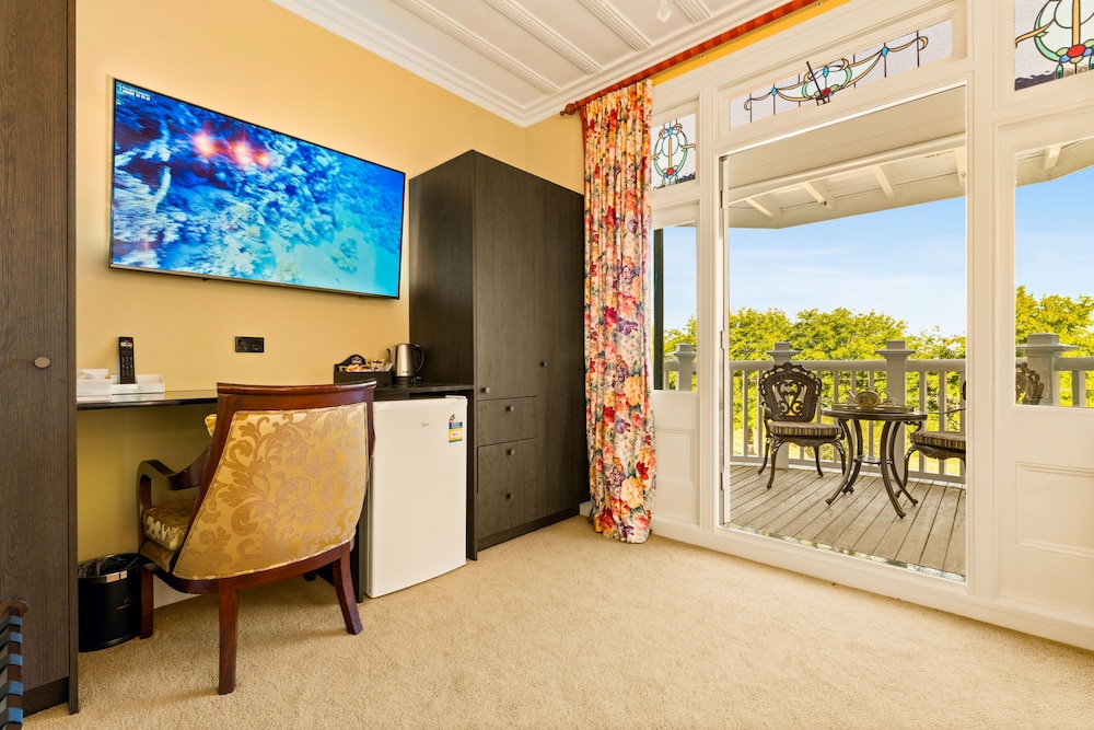 Premium Single Room