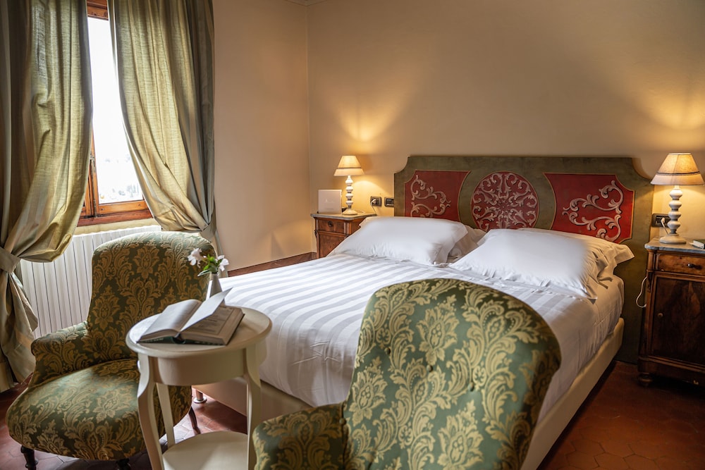 Deluxe Double Room, Hill View - Photo 11