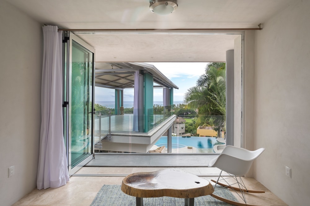 Premium Double Room, 1 Queen Bed with Sofa bed, Refrigerator, Ocean View photo 3