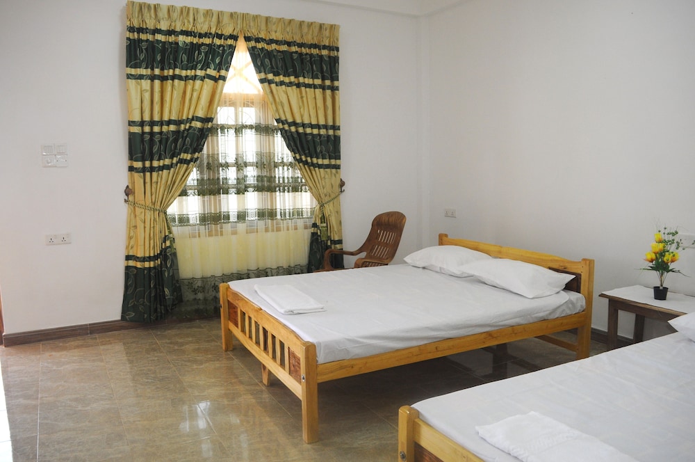 Deluxe Quadruple Room, 2 Queen Beds photo 2