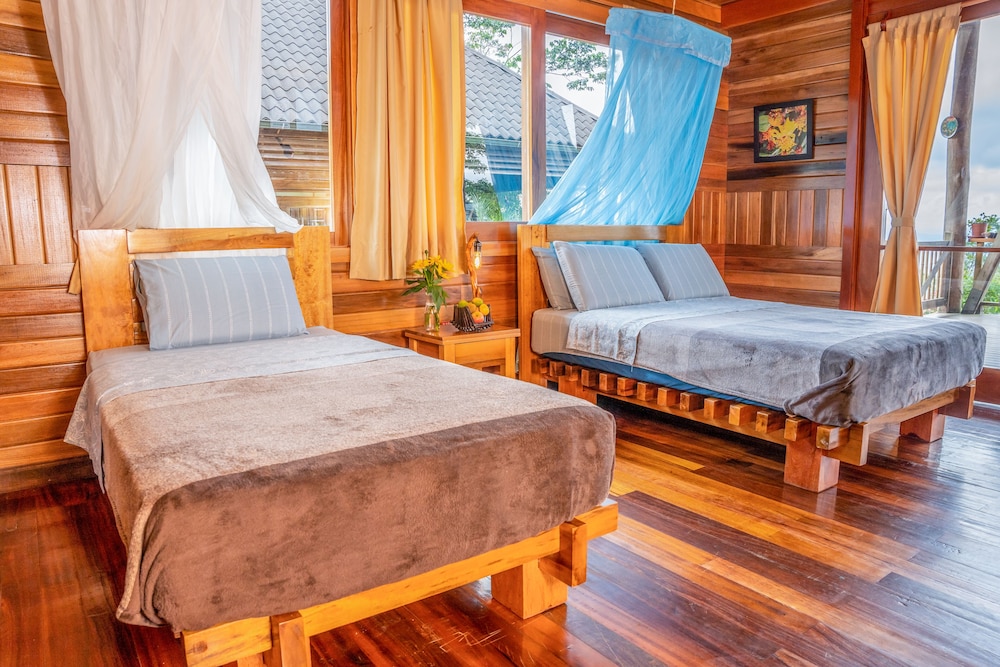 Family Room, Multiple Beds, Garden View photo 2