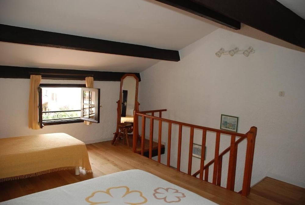 Duplex Apartment, Terrace Facing South And Pool View
