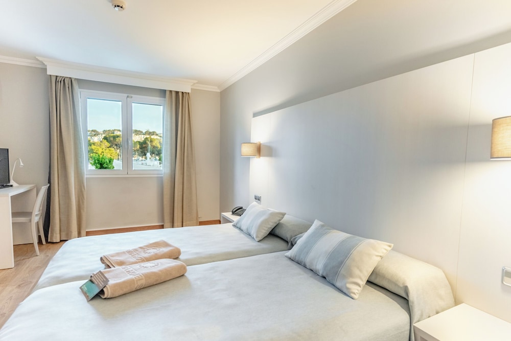 Habitación familiar (3 adultos y 1 niño)